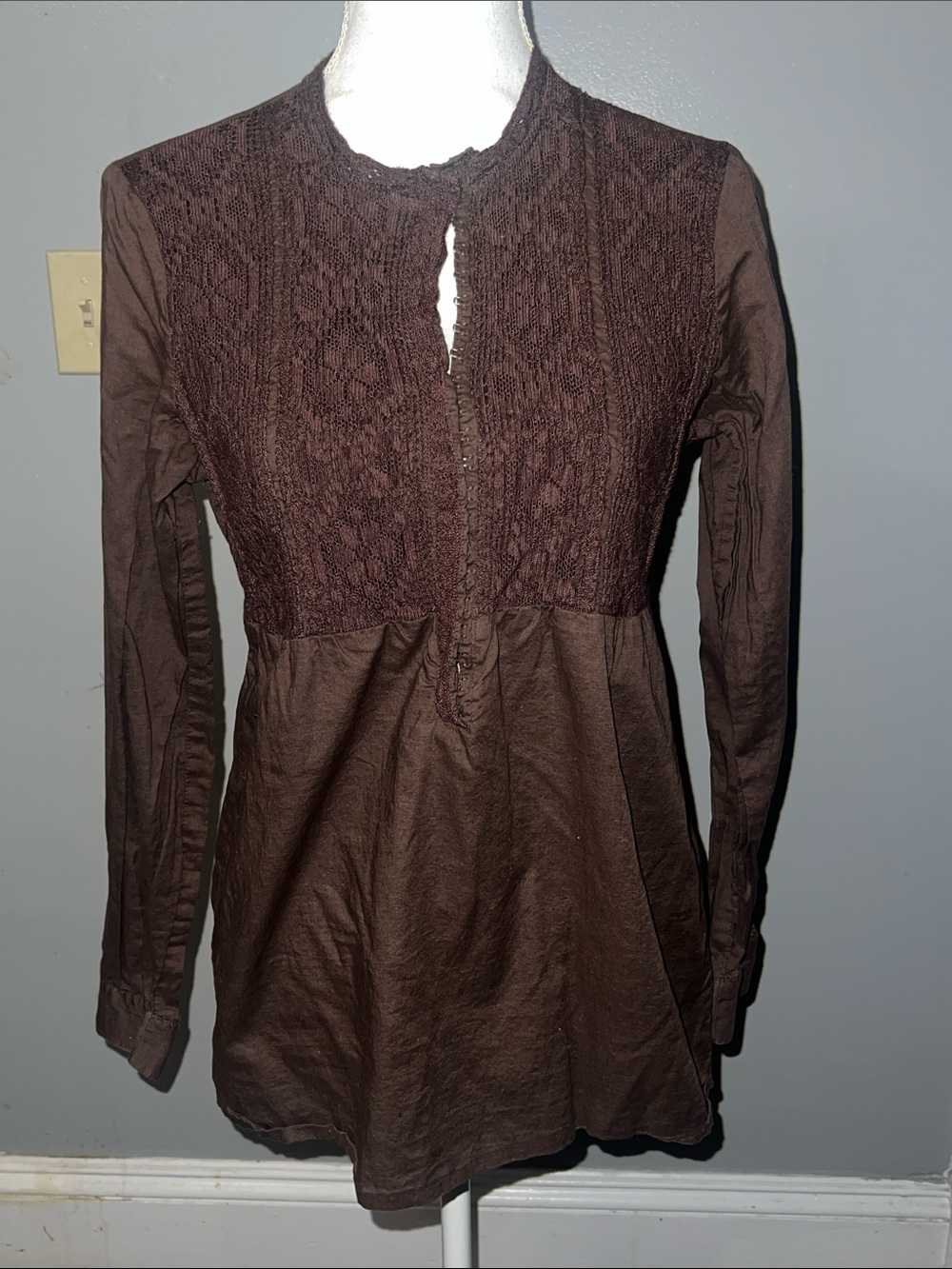 Caribbean Joe Brown Lace Yoke Long Sleeve Tunic
